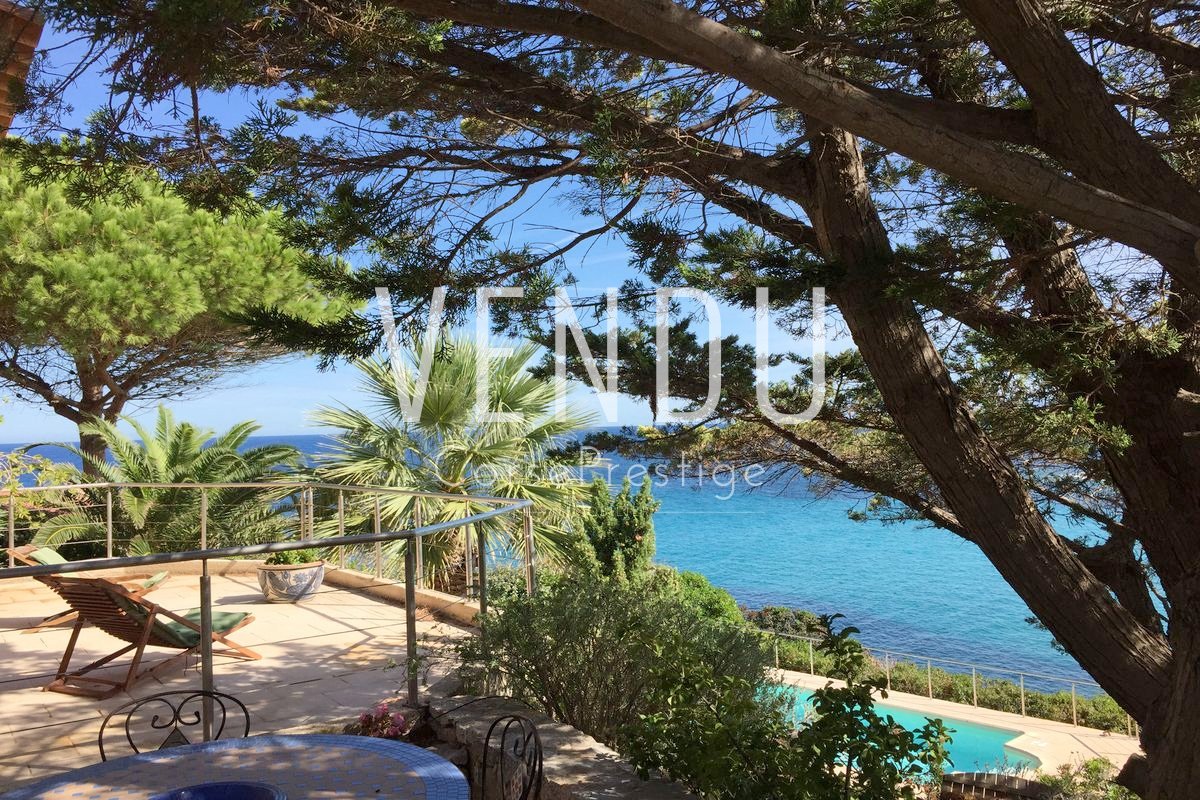 Villa-pieds-dans-leau-ile-Rousse-N42-1 Villa-pieds-dans-leau-ile-Rousse-N42-1