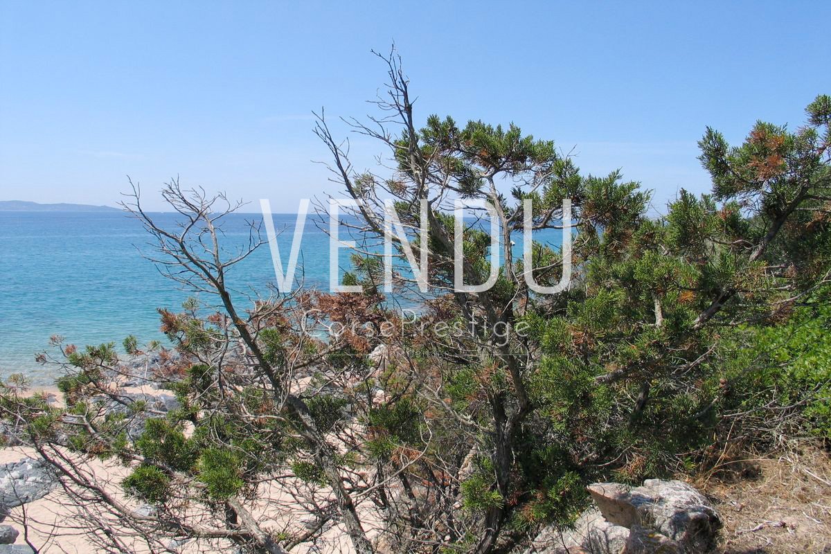 villa-pieds-dans-l-eau-ouest-corse-M07-1
