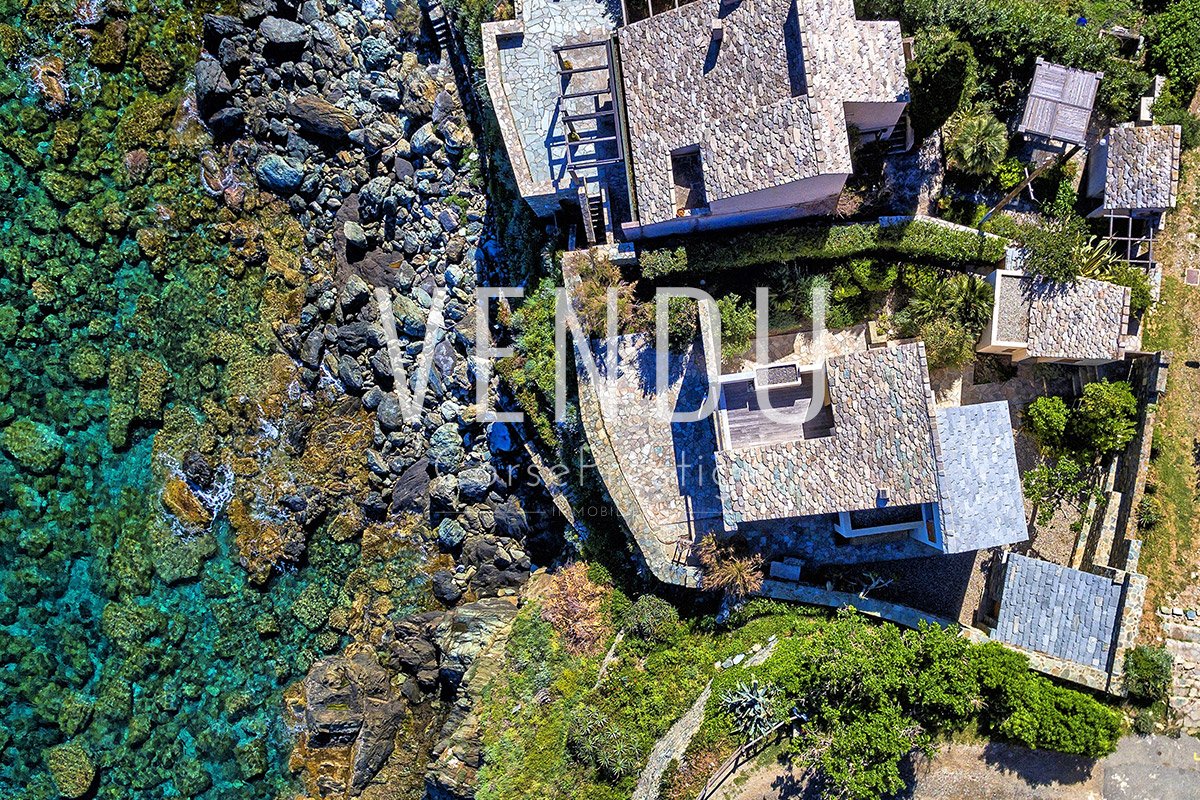 vendu-maison-pieds-dans-l-eau-corse vendu-maison-pieds-dans-l-eau-corse
