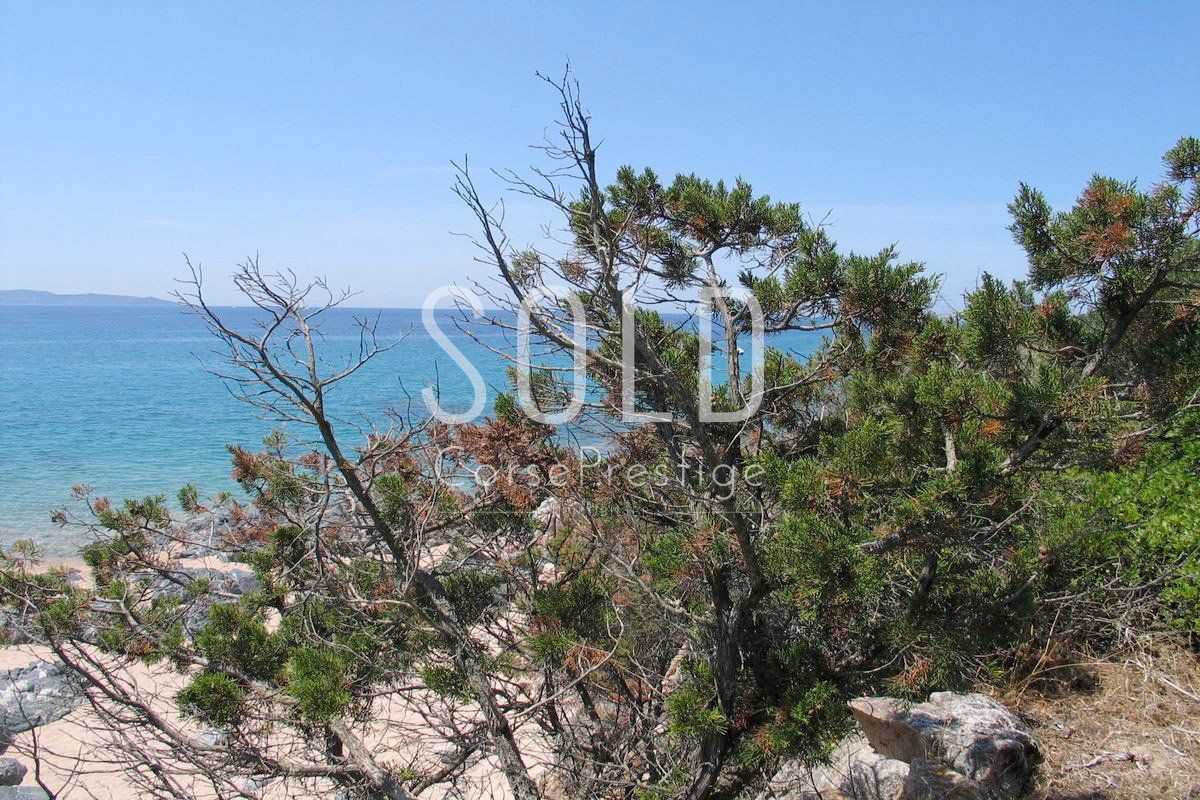 waterfront-villa-in-west-corsica-m07
