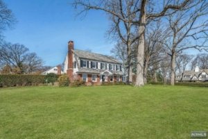 240 Crest Road - REF CHR_82198320
