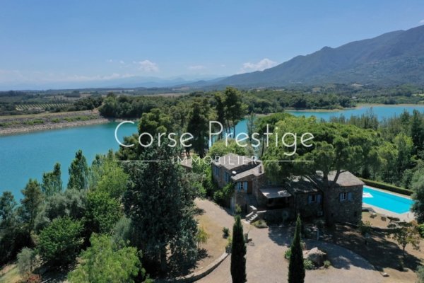 Un domaine au bord de l