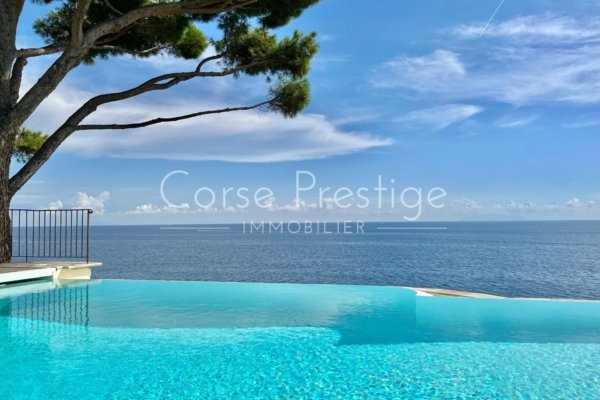 DEMEURE DE MAITRE A VENDRE - ACCES MER A PIED - ROUTE DU CAP CORSE - REF P83